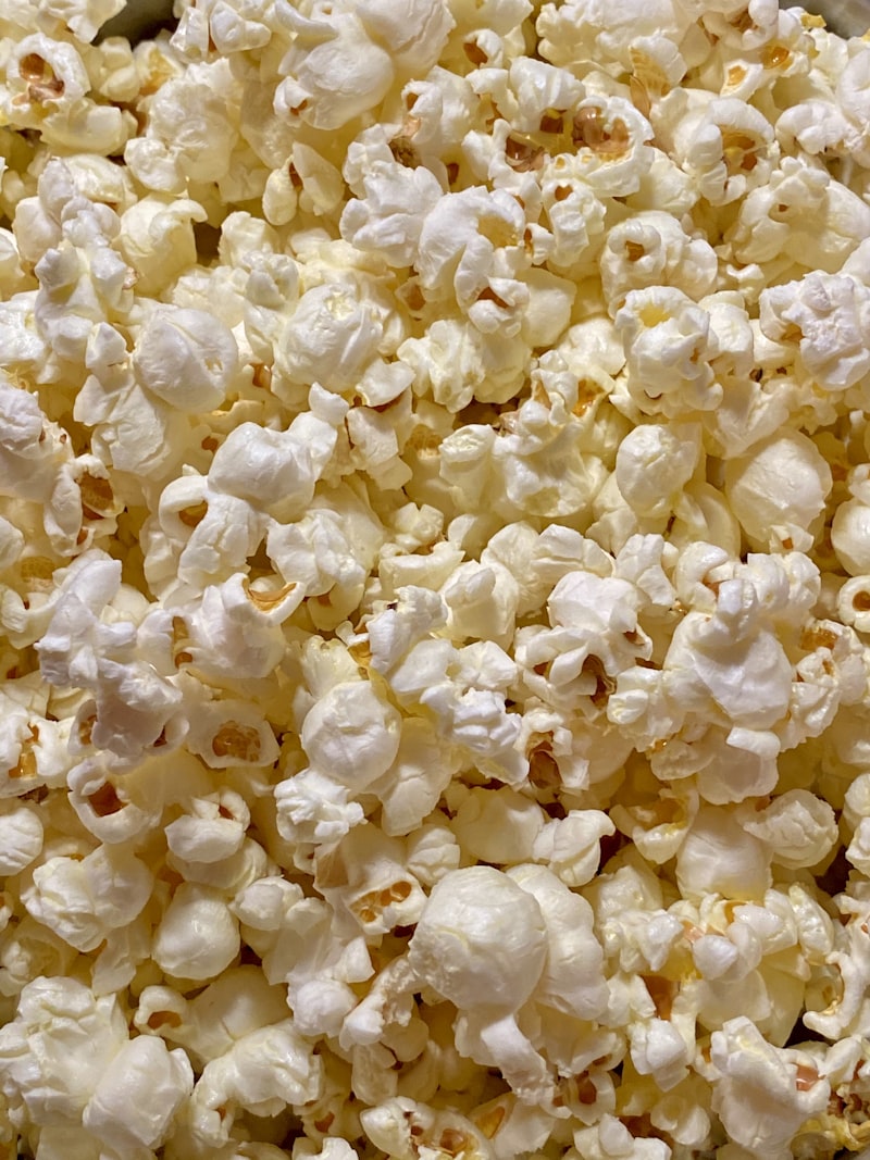 Gourmet popcorn gift set in premium tins